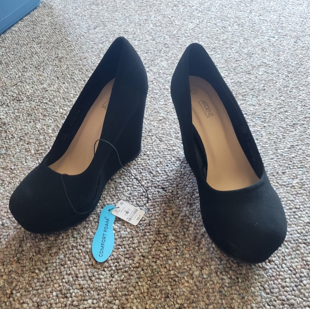 Black Wedges